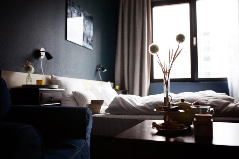 how to book cheap hotels