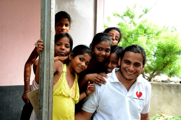 volunteer travel programs