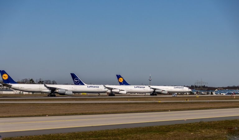 airplane-5034149_1280